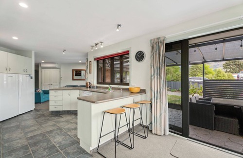 Lowburn Casa | Greenways Escape - Cromwell Holiday Home