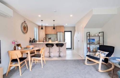 Newton Casa | Casa urbana elegante con flecos de la ciudad