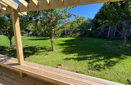 Otaki Apartamento | Greenwood Bungalow - Stylish Retreat