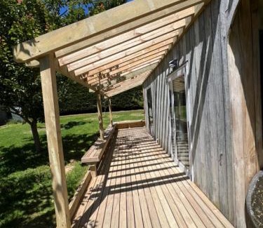 Otaki Apartamento | Greenwood Bungalow - Stylish Retreat