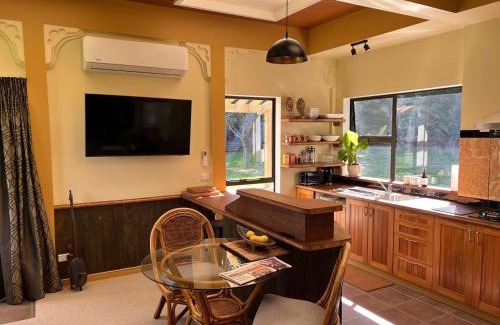 Otaki Apartamento | Greenwood Bungalow - Stylish Retreat