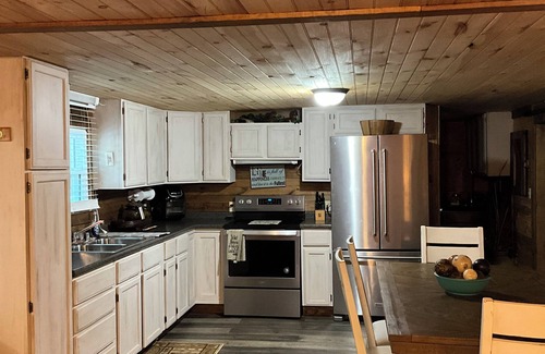 Tumbling Shoals Casa | Greers Ferry Lake Getaway