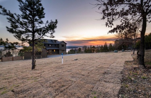 Drasco Casa | Greers Ferry Lake 4-bedroom house sleeps 12- Breathtaking SUNSETS -Golf Course