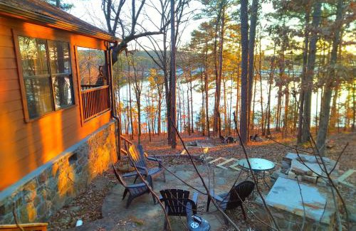 Tumbling Shoals Casa | Greers Ferry Lake Cabin