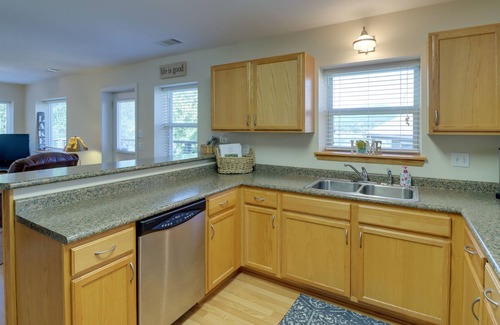 Higden Casa | Greers Ferry Vacation Rental w/ Deck & Lake Access