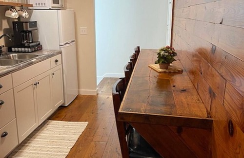 Altamont Casa | Greeter Falls Lodge Suite 4