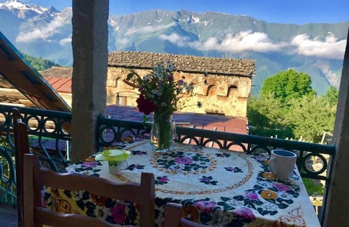 Bagvdanari Casa | GregHouse con impresionantes vistas a la montaña