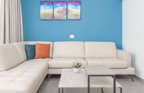 Duhur ash Shuwayr Apartamento | Grey 103 2-Bedroom Apartment W/Terrace in Awkar