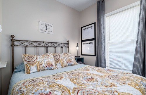 Broadway Apartamento | Grey Gables: Bright, Comfy, Dog Friendly: 2 BR/1BA