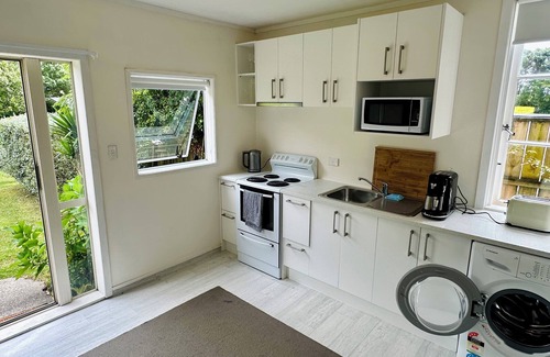 Grey Lynn Casa | Grey Lynn Studio w. Sauna - Central to Park, Supermarket, Cafe's and Bar's