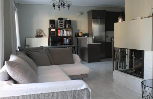 Patras Apartamento | Grey Stones & Balcony