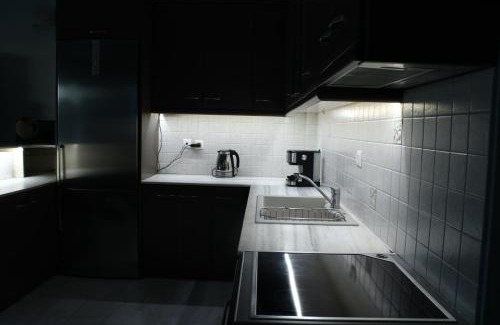 Patras Apartamento | Grey Stones & Balcony