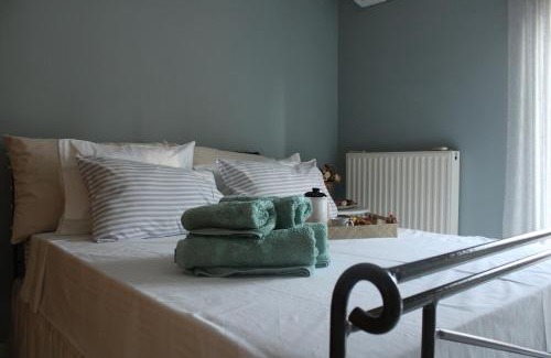 Patras Apartamento | Grey Stones & Balcony