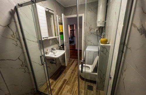 Novi Sad Apartamento | Grey & Yellow appartement