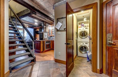 Upper Village Casa | Greystone Lodge 320 Ski-in Out