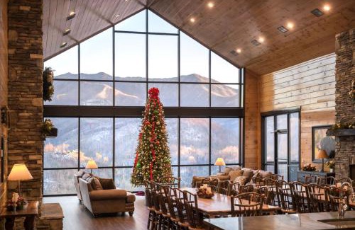 Gatlinburg Casa | Greystone Pointe Lodge by Stony Brook Cabins