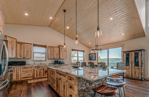 Ruidoso Cabina | Grindstone Cowboy w/ Hot tub, Pool table & Pet Friendly
