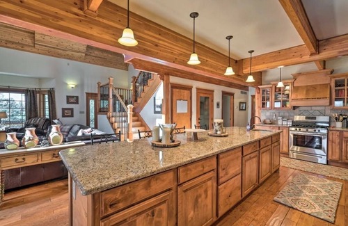 Angel Fire Casa | Grinning Bear Lodge w/ Spacious Deck and Hot Tub
