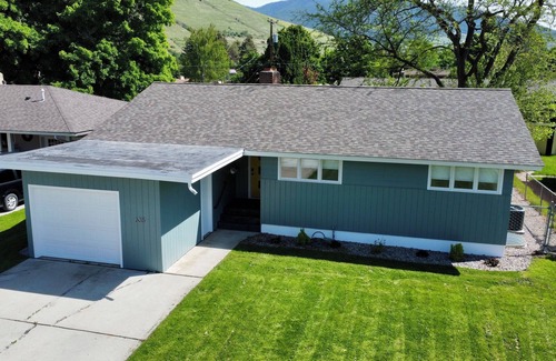 University District Casa | Grizzly Getaway