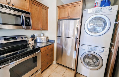 Golden Condominio | Grizzly Heights: 2-bedroom mountain condo with hot tub