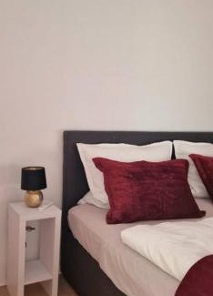 Daberstedt Apartamento | Große Ferienwohnung Nähe Stadtpark, 4 Schlafzimmer, gemütliches Wohnzimmer, Terrasse, Parkplatz
