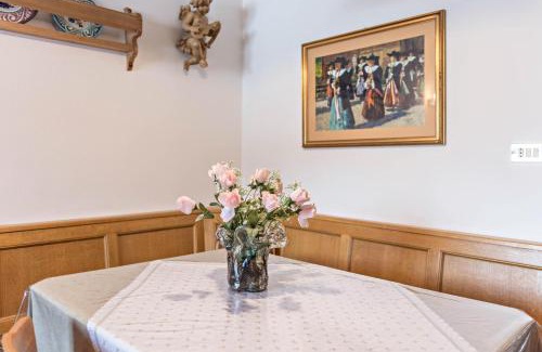 Selva di Val Gardena Apartamento | Große Gartenwohnung Haus Forelle
