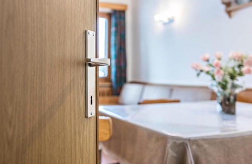 Selva di Val Gardena Apartamento | Große Gartenwohnung Haus Forelle