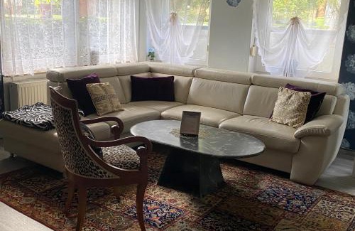 Bad Saarow Apartamento | Große Helle Wohnung am Wald in Bad Saarow Nahe Grünheide und Berlin Souterrain