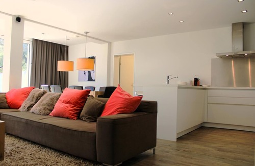 Tschagguns Apartamento | Große und Moderne Ferienwohnung in Tschagguns mit Terrasse und Garten