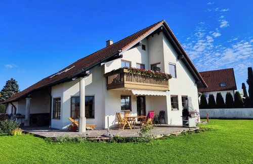 Unterallgau Casa | Großes Ländliches Haus mit Garten und Malerischem Ausblick, Beste Lage im Allgäu