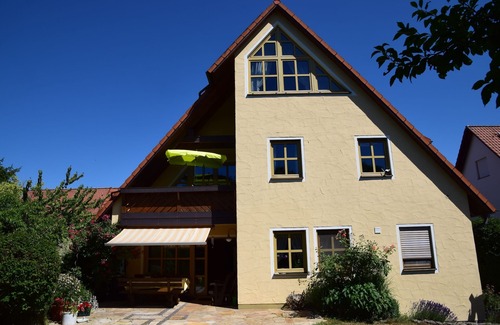 Zirndorf Apartamento | Amplia casa de vacaciones (105 m2) cerca del bosque cerca del parque de atracciones Playmobil