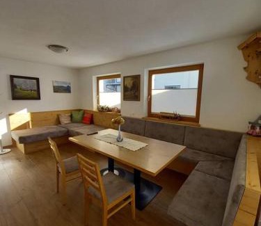 Hollenzen Apartamento | Großzügiges Apartment Georg Mayrhofen Barrierefrei