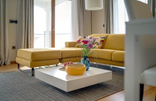 Povile Apartamento | Großzügiges Appartement direkt am Meer mit eigenem Pool - Povile Suites