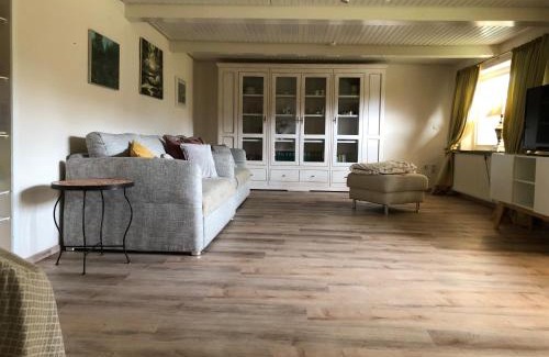Langenhorn Casa | Großzügiges Reetdachhaus an der Nordsee