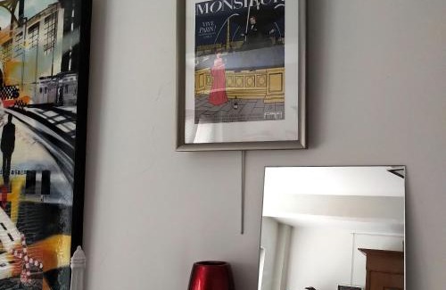 Neustadt-Sued Casa | Großzügiges Zimmer mit Badezimmer in Rheinwohnung