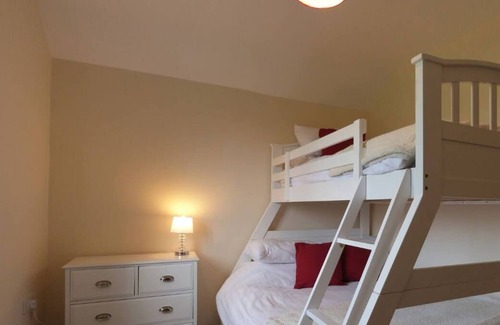 Holywell Casa | Alojamiento grande, sociable, cómodo y bien equipado para grupos de 14 personas en una granja moderna en