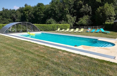 Mont-Saint-Jean Cabaña | La cabaña del novio es una casa de vacaciones aislada con piscina climatizada. Ideal para familias