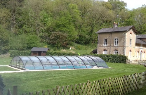 Mont-Saint-Jean Cabaña | La cabaña del novio es una casa de vacaciones aislada con piscina climatizada. Ideal para familias