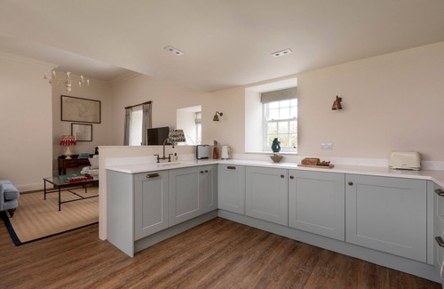 Morpeth Cabaña | GROOMS COTTAGE - An elegant dog friendly escape for two in the grounds of Netherwitton Hall, a histo