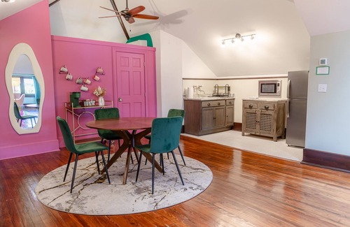 Metropolitan Apartamento | Groovy Attic Apt in Starland District