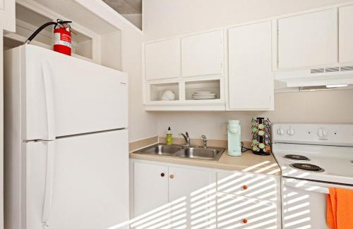 West End Casa | Groovy Getaway with Fenced Yard