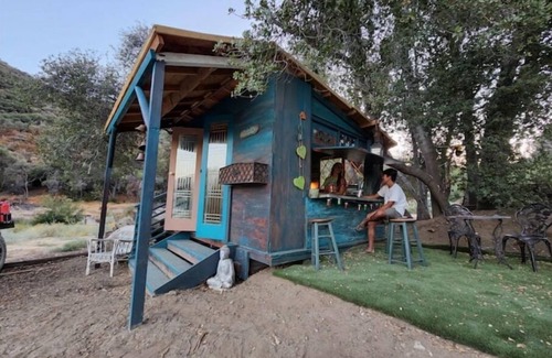 Leona Valley Casa | Groovy Little Patchwork Cabin