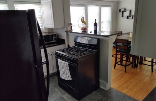 Grosse Pointe Casa | Grosse Pointe Cozy★ ★Downtown Detroit Close