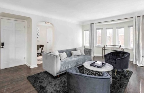 Grosse Pointe Apartamento | Grosse Pointe 3 bedroom upper flat.