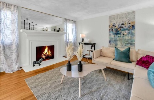Anchorville Casa | Grosse Pointe/Detroit Relaxing Family Home