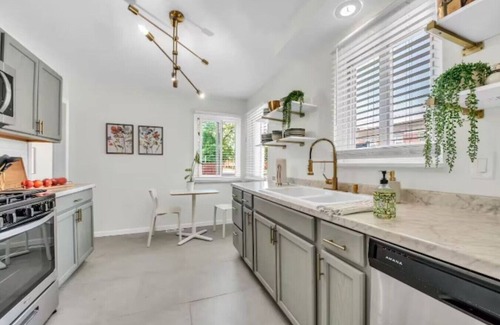 Detroit Casa | Grosse Pointe/Detroit Relaxing Family Home