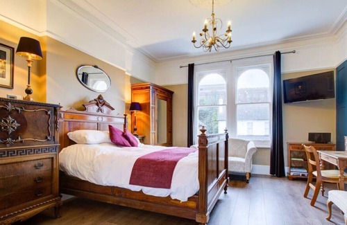 Wallington North Apartamento | Grosvenor Road's Normanhurst Studio: A Quaint and Delightful Abode