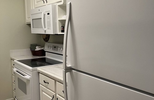 Demere Park Condominio | GROUND FLOOR, WASHER & DRYER, PET FRIENDLY. CLOSE TO BEACH AND VILLAGE!