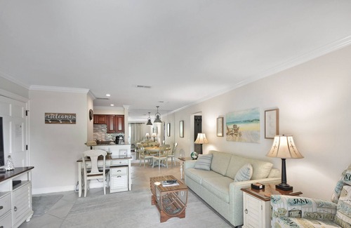 Demere Park Condominio | Caminata al pueblo. Corta distancia a la playa. 2 piscinas 1 calentado