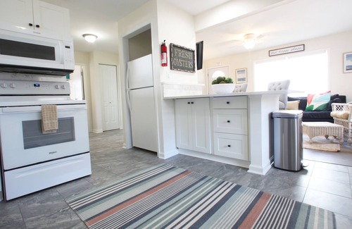 Northeast Virginia Beach Casa | Ground Floor 2 BR Cottage Walking to Everything!